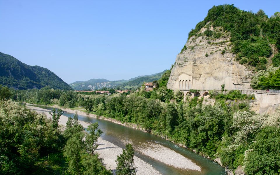 La Rupe ist ein markanter Sandsteinfelsen mit Panoramablick – geologisch, historisch und wanderfreundlich bedeutsam.