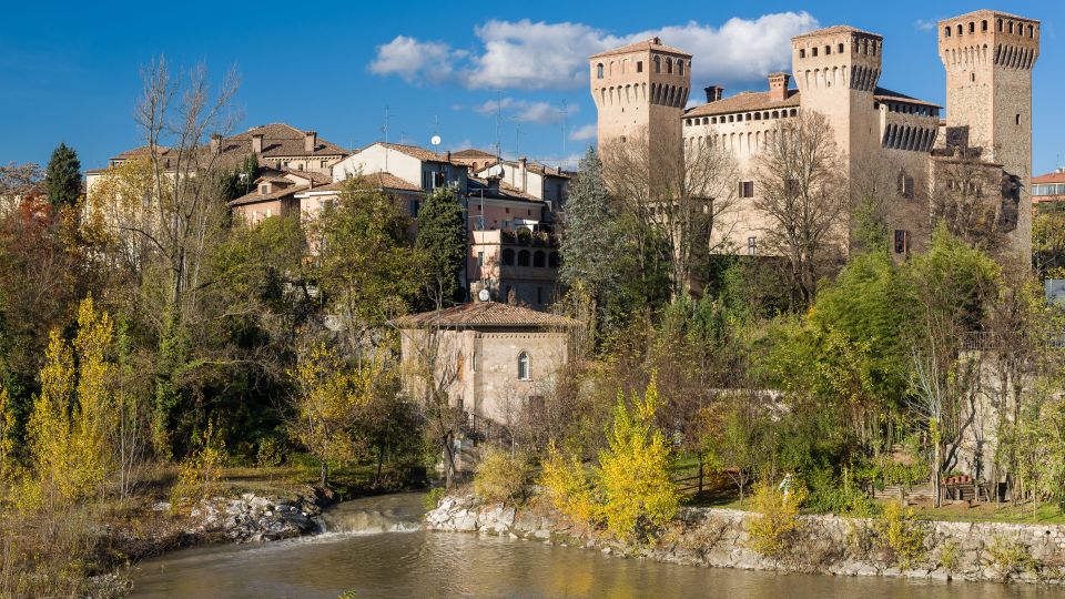 Das Castello di Vignola ist eine mittelalterliche Festung mit Fresken und Türmen, heute Kulturzentrum und Museum