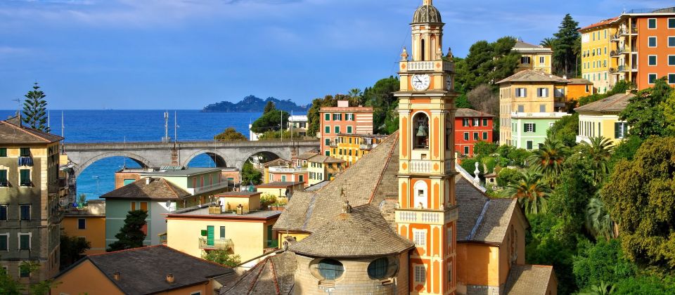 Zoagli, ein kleines Küstendorf an der Riviera di Levante bei Genua, vereint malerische Strände, Tradition und ligurisches Lebensgefühl.