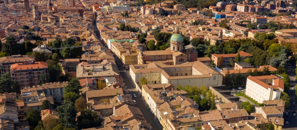 Die Chiostri di San Pietro sind ein Meisterwerk klösterlicher Architektur und heute ein lebendiger Kulturort in Reggio Emilia.
