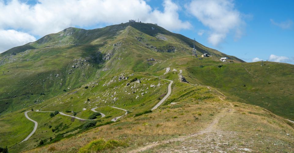Der Weg vom Lago della Ninfa führt hinauf zum Monte Cimone.