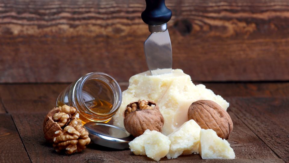 Perfekte Kombination: Nüsse, Honig und Parmigiano Reggiano