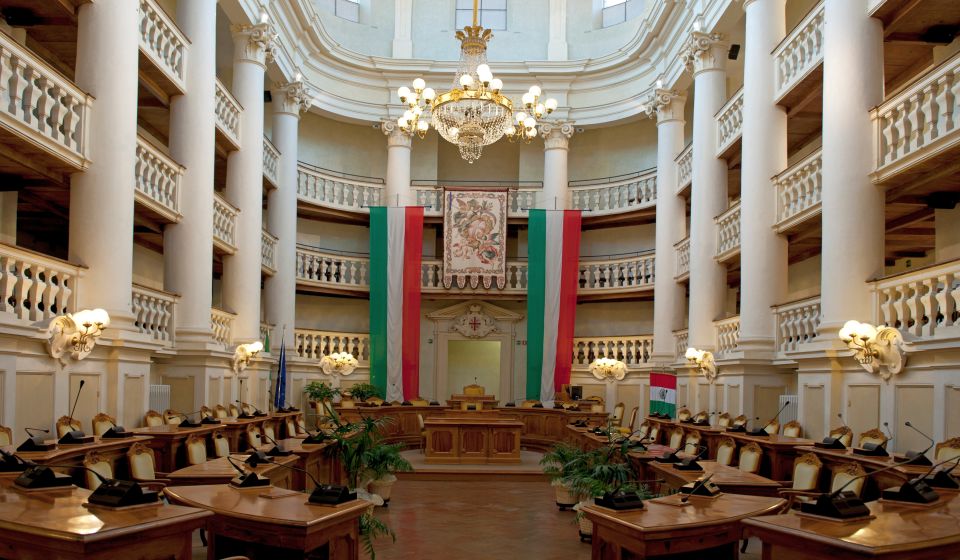 Der Sala del Tricolore in Reggio Emilia ist historischer Ort, an dem 1797 erstmals die italienische Nationalflagge entstand.