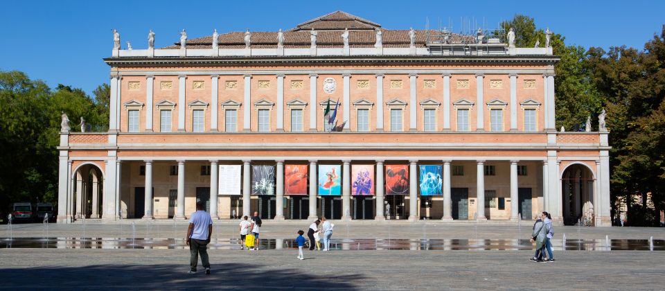 Das Teatro Municipale Romolo Valli in Reggio Emilia ist ein prächtiges Opernhaus des 19. Jahrhunderts und kulturelles Wahrzeichen der Stadt.