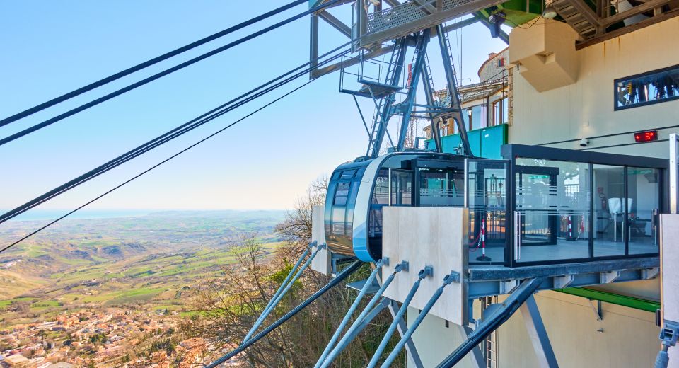 Funivia di San Marino: Die Seilbahn führt von der Talstation in Borgo Maggiore auf einer Länge von 338 Metern zum Monte Titano.