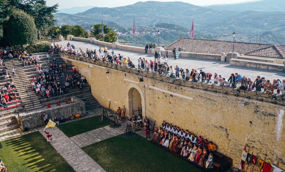 Cava dei Balestrieri: Diese Grube ist heute vor allem Schauplatz für Darbietungen des Verbandes der Armbrustschützen.