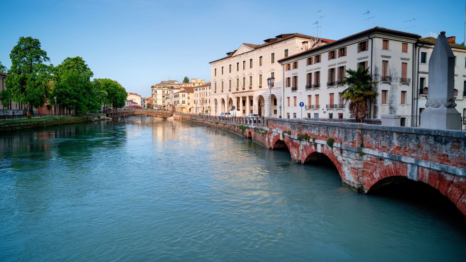 Der Canale dei Buranelli, mit ruhigem Wasser und zeitloser venezianischer Atmosphäre.