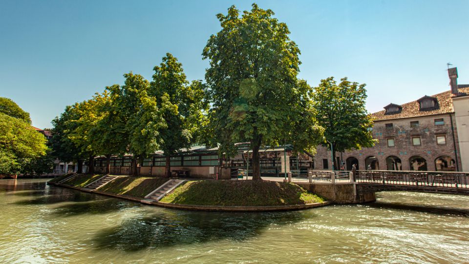 Die Isola della Pescheria ist das pulsierende Herz Trevisos, wo Geschichte, Marktleben und venezianisches Flair verschmelzen.