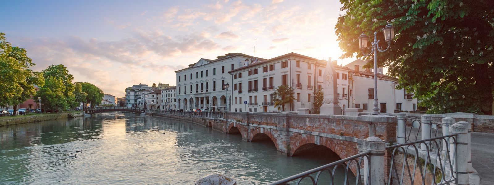 Treviso bezaubert Besucher mit historischen Gassen, Wasserkanälen und venezianischem Flair.