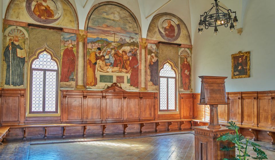 Der Chapter Room der Abbazia di Praglia ist ein stiller Versammlungsort mit Fresken und eindrucksvoller Atmosphäre.