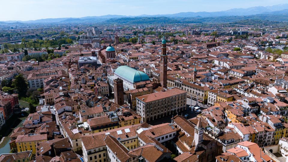 Die Basilica Palladiana überragt Vicenza mit ihrer eleganten Silhouette und ist das strahlende Wahrzeichen der Stadt.