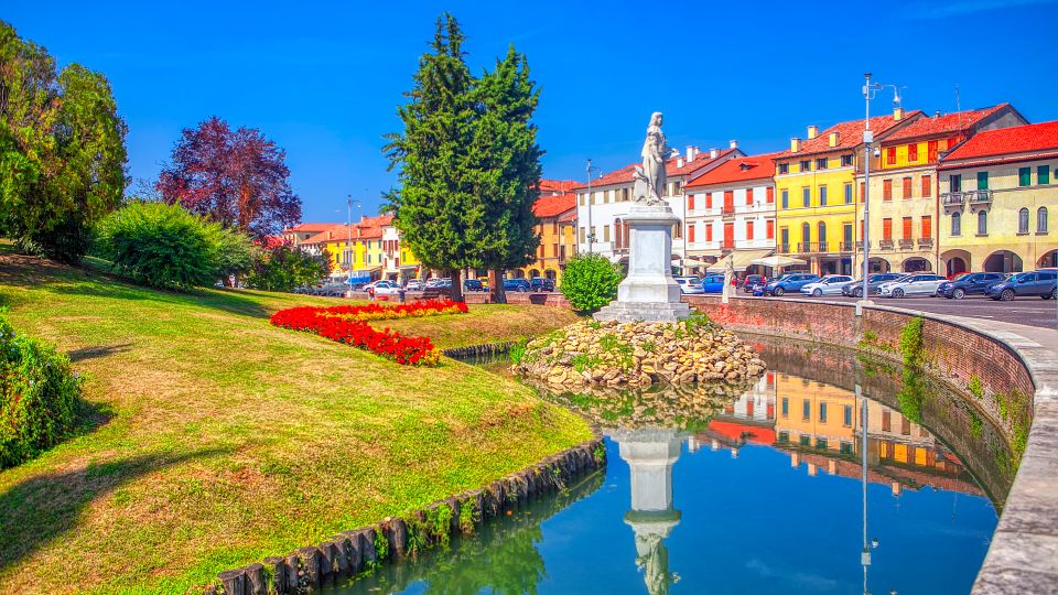 Castelfranco Veneto ehrt mit der Statue Giorgiones seinen größten Sohn, dessen Kunst die Stadt bis heute weltberühmt macht.