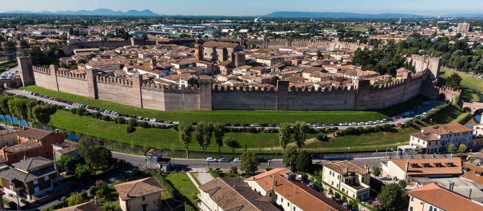 Inmitten der venezianischen Ebene erhebt sich Cittadella als Zeitzeugin, wo Geschichte, Architektur und Leben verschmelzen.