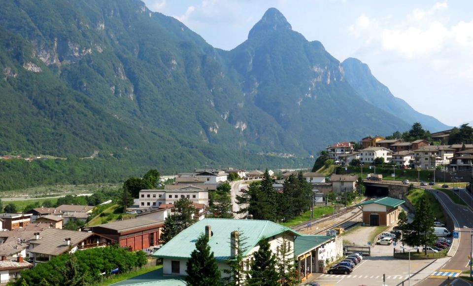 Longarone im Piave-Tal ist bekannt für den Vajont-Staudamm und seinen Wiederaufbau nach der Katastrophe von 1963.