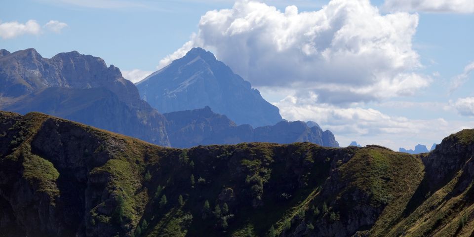 Der Monte Antelao, zweithöchster Gipfel der Dolomiten, dominiert das Cadore-Tal mit seiner markanten, königlichen Silhouette.