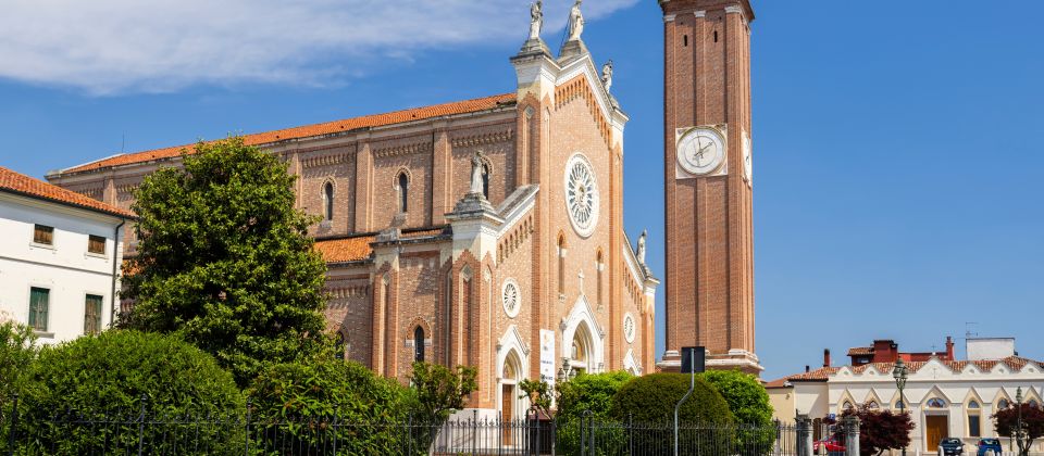 Piombino Dese liegt im Herzen der Provinz Padua, wo Wasser, Geschichte und Architektur in seltener Harmonie zusammentreffen.