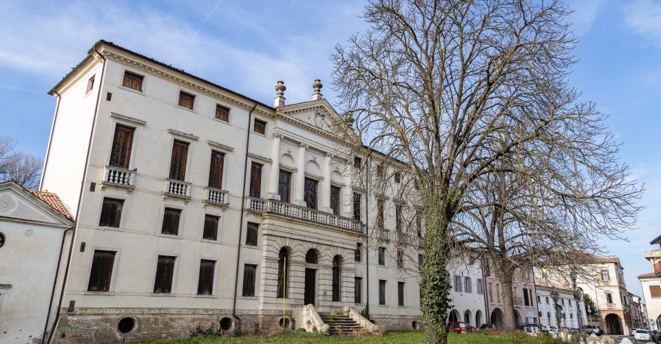 Der Palazzo Gradenigo in Piove di Sacco beeindruckt mit eleganter Fassade, venezianischem Stil und geschichtsträchtigem Charme.