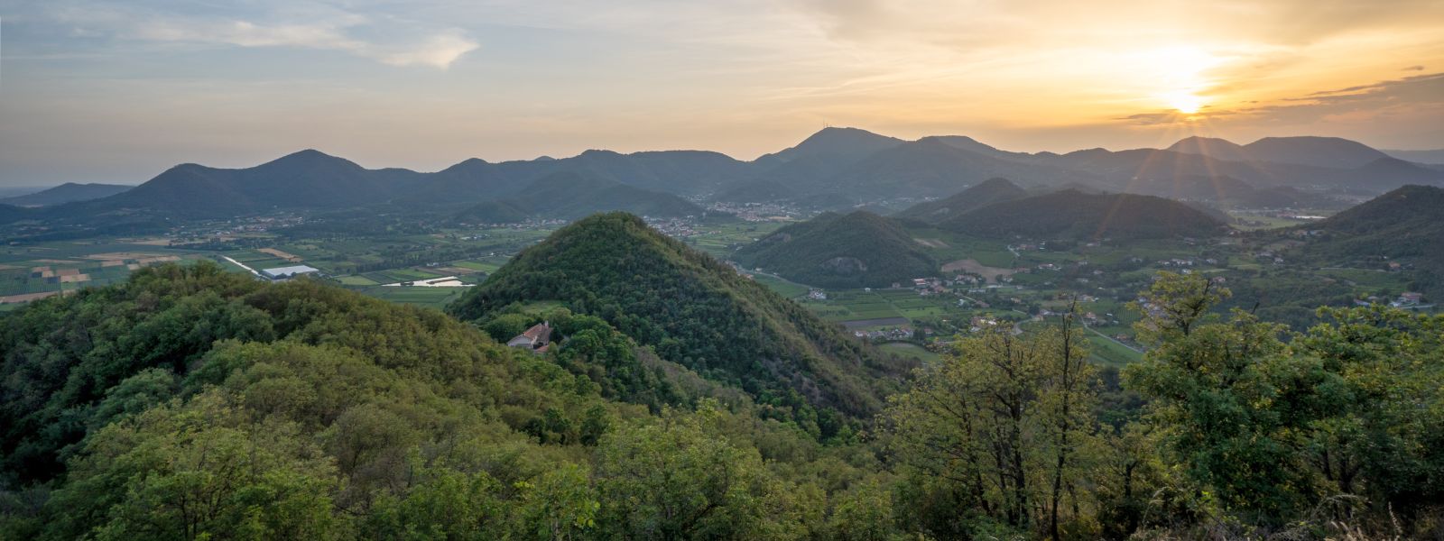 Die Region ist ein Landstrich mit Wasserläufen, Schlössern, Villen und eindrucksvollen Städten.