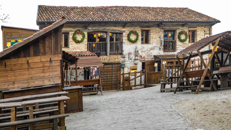 Im Gasthaus des Castello di Zumelle genießt man regionale Küche im mittelalterlichen Ambiente mit Panoramablick.