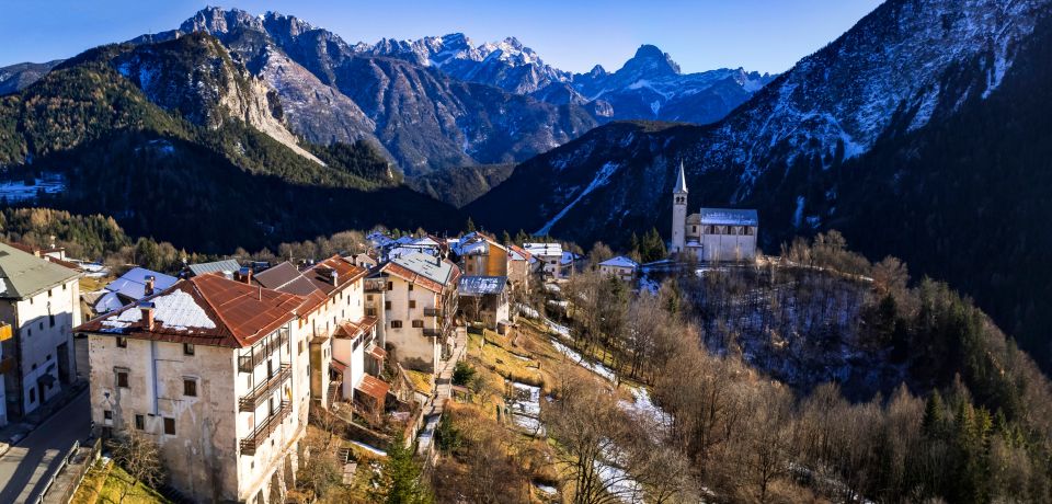 Valle di Cadore liegt malerisch im Boite-Tal und verbindet historische Architektur mit beeindruckendem Dolomitenpanorama.