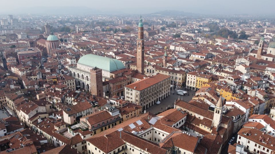 Die Basilica Palladiana ist das strahlende Zentrum Vicenzas, wo Architektur, Geschichte und Stadtleben harmonisch verschmelzen.
