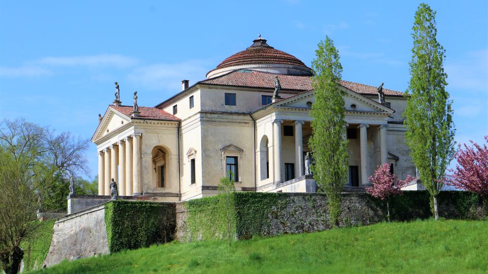 Auf einem Hügel bei Vicenza thront die Villa La Rotonda – ein Tempel der Sonne, gebaut aus Licht, Maß und Stille.