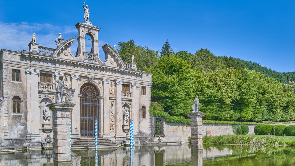 Blick auf die kunstvollen Wasserspiele im Monumentalgarten der Villa Barbarigo.
