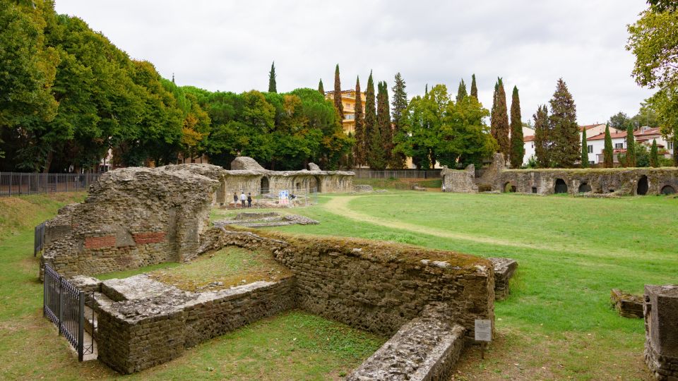 Das römische Amphitheater von Arezzo erzählt mit seinen Ruinen eindrucksvoll von der antiken Geschichte und Bedeutung der Stadt.