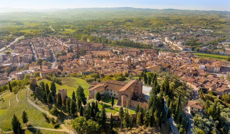 Castelfiorentino im Val d’Elsa vereint mittelalterlichen Charme, toskanische Landschaft und lebendige Kultur in harmonischer Einheit.