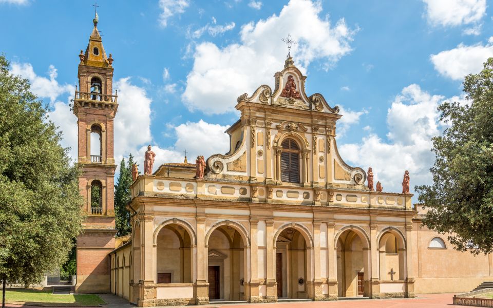 Das Santuario di Santa Verdiana in Castelfiorentino beeindruckt außen mit barocker Fassade und toskanischer Schlichtheit.