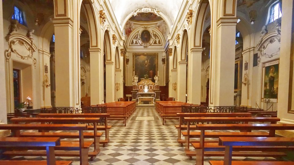 Im Inneren des Santuario di Santa Verdiana erstrahlen Fresken, Stuck und Licht in feierlicher, toskanischer Harmonie.