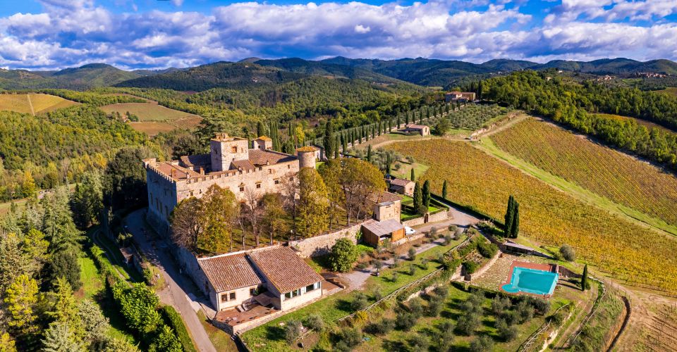 Das Castello di Meleto in der Chianti-Region vereint mittelalterlichen Charme, toskanische Landschaft und edle Weinkultur.