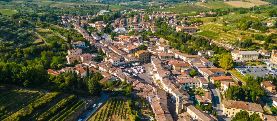 Greve in Chianti, umgeben von Weinbergen und Hügeln, ist das charmante Herz des Chianti Classico und toskanischer Lebensfreude.