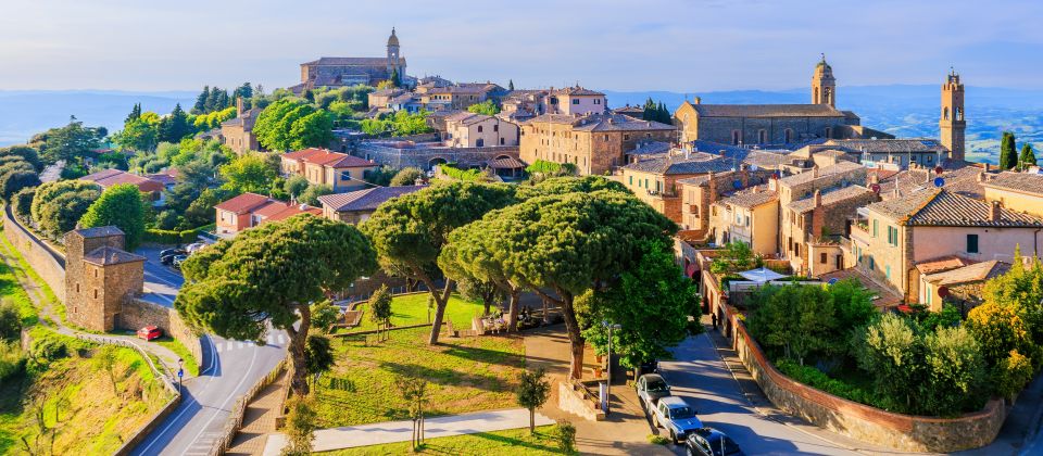 Montalcino mit knapp 6.000 Einwohner liegt 564 Meter über dem Meeresspiegel zwischen den Tälern der Flüsse Ombrone, Asso und Orcia.