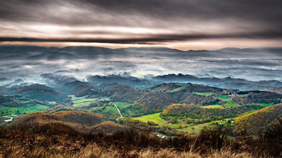 Die Hügellandschaft des Mugello verzaubert mit weiten Tälern, Zypressen, Weinbergen und sanftem Licht der Toskana.
