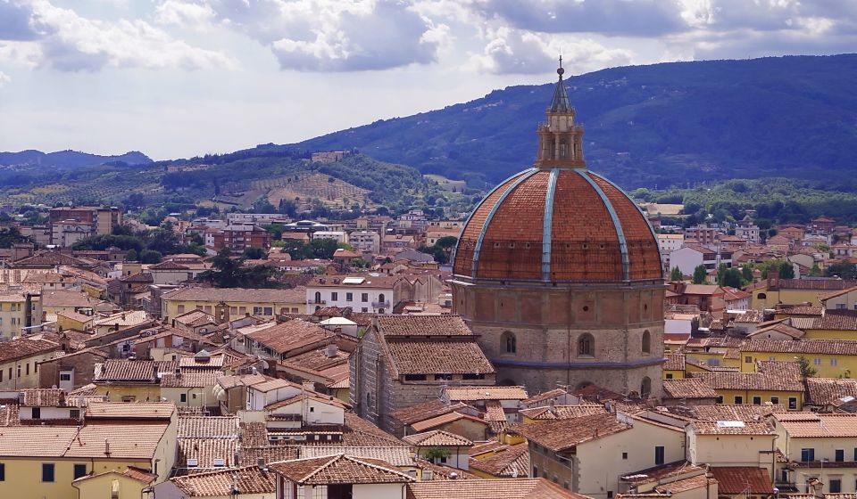 Die Kuppel des Doms von Pistoia prägt mit ihrer klaren, harmonischen Form die Silhouette der Stadt und betont die ruhige Würde des Gotteshauses.