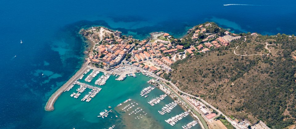 An der südlichen Küste der Toskana, zwischen den weiten Ebenen der Maremma und dem Tyrrhenischen Meer, liegt Talamone.