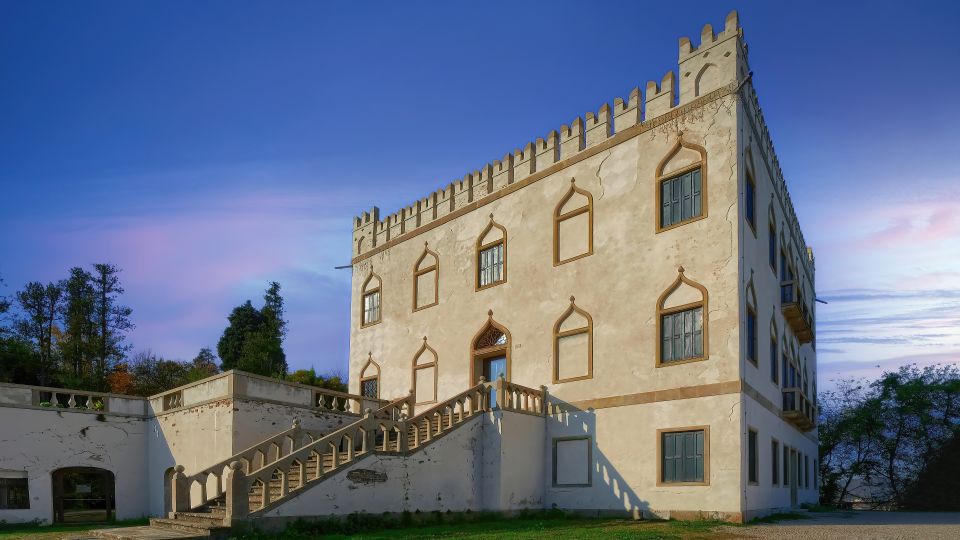 Die Villa Draghi liegt an den bewaldeten Hängen des Monte Alto in Montegrotto Terme.