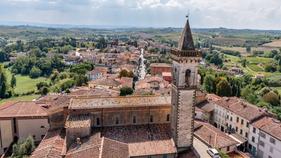 Im historischen Ortskern von Vinci steht die Kirche Santa Croce, schlicht und harmonisch, unweit von Leonardos Geburtshaus.