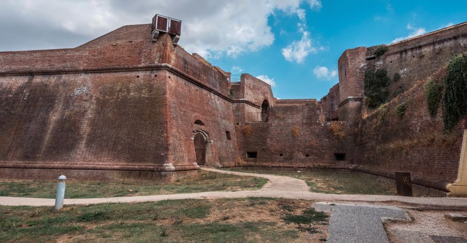 Die von den Medici errichtete Stadtmauer verleiht Grosseto ihr wehrhaftes Profil und zeugt von strategischer Machtpolitik der Renaissance.