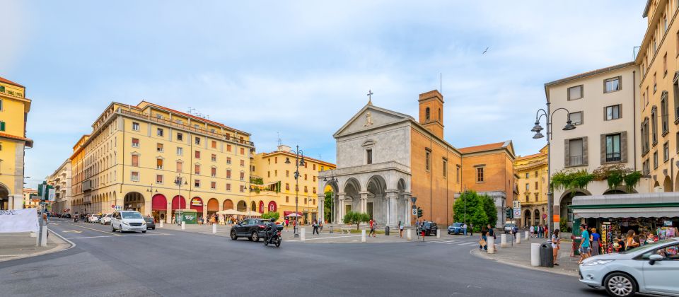 Die Kathedrale steht im Herzen der Stadt und erzählt von Glauben, Zerstörung und stillem Neubeginn.