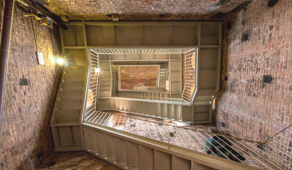 Die Treppen im Inneren des Torre Guinigi führen über rund 230 Stufen stetig nach oben und machen den Aufstieg zum Erlebnis.