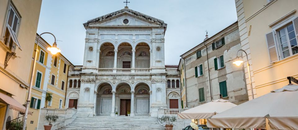 Die Kathedrale in Massa vereint mittelalterliche Wurzeln und barocke Umgestaltung.
