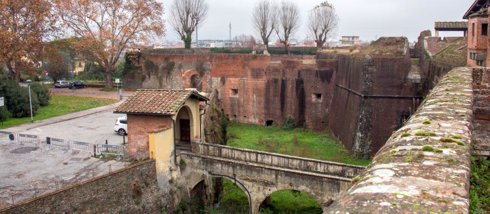 Die Festung erhebt sich am Rand der Altstadt von Pistoia als mächtiges Symbol militärischer Kontrolle.