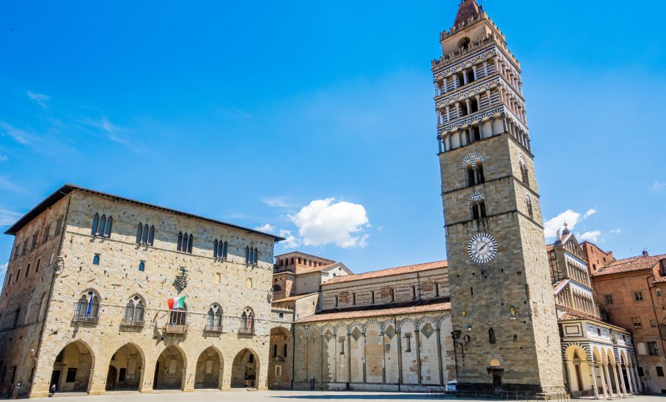 Die Piazza del Duomo vereint Geschichte und Alltag in ruhiger Harmonie und zeigt Pistoias Identität auf engem Raum.