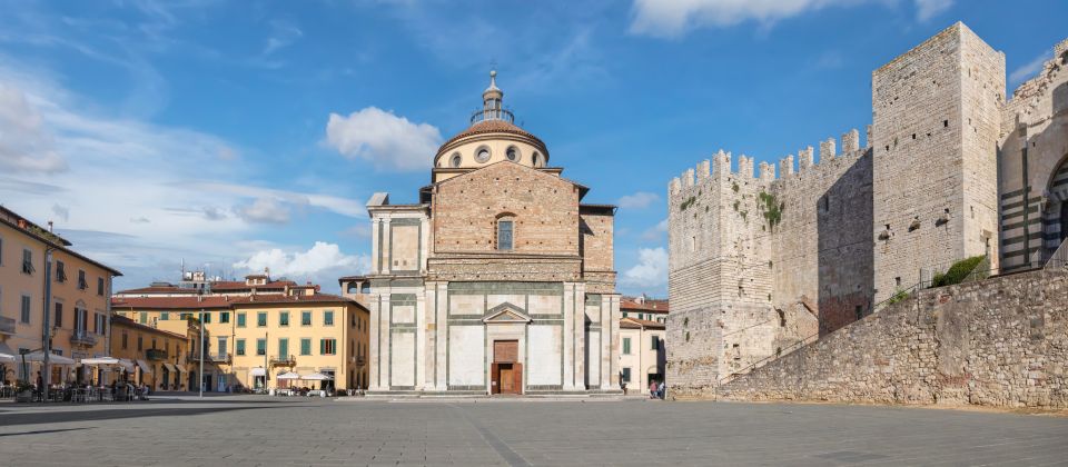 Die Basilica gilt als eines der klarsten Bauwerke Pratos und verbindet Andacht mit Architektur.