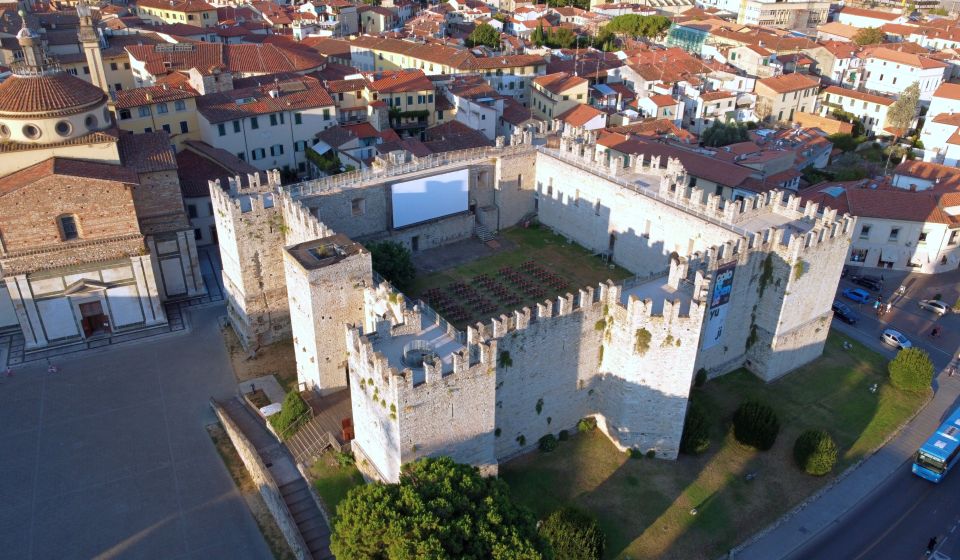 Aus der Vogelperspektive zeigt sich das Castello als streng geometrische Festung, klar gegliedert und dominant im Stadtgefüge Pratos.