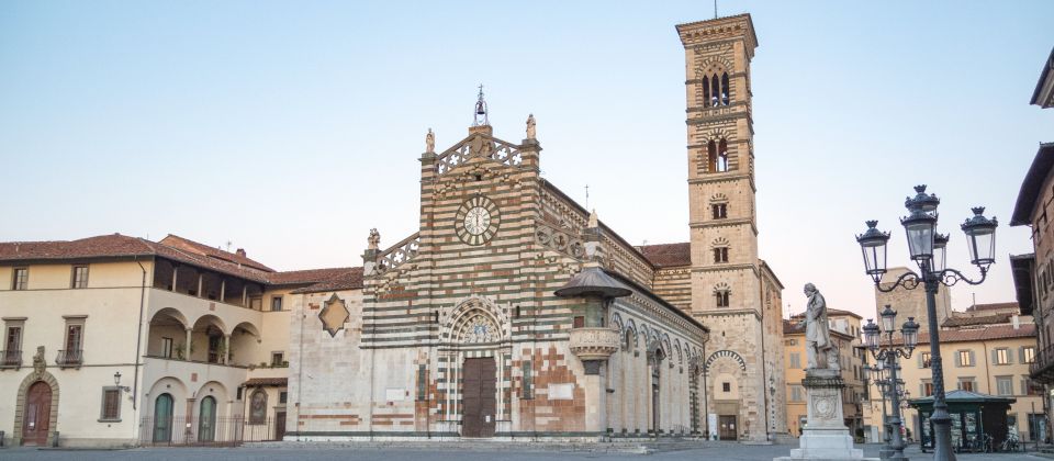 Die Kathedrale erhebt sich im Herzen von Prato als geistiges Zentrum, Kunstschatz und Wahrzeichen.