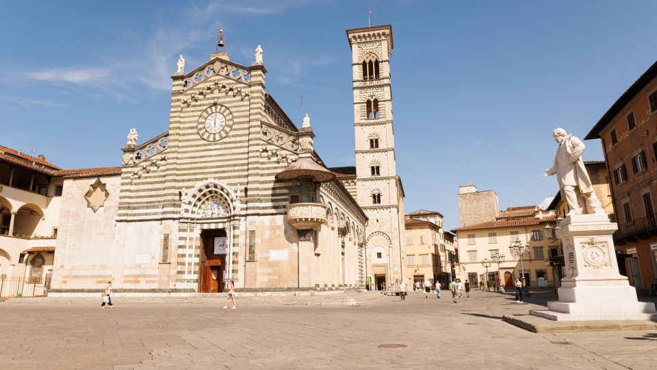Die Piazza del Duomo bildet Pratos historisches Zentrum und vereint Kathedrale, Palazzi und städtisches Leben in ruhiger Dichte.
