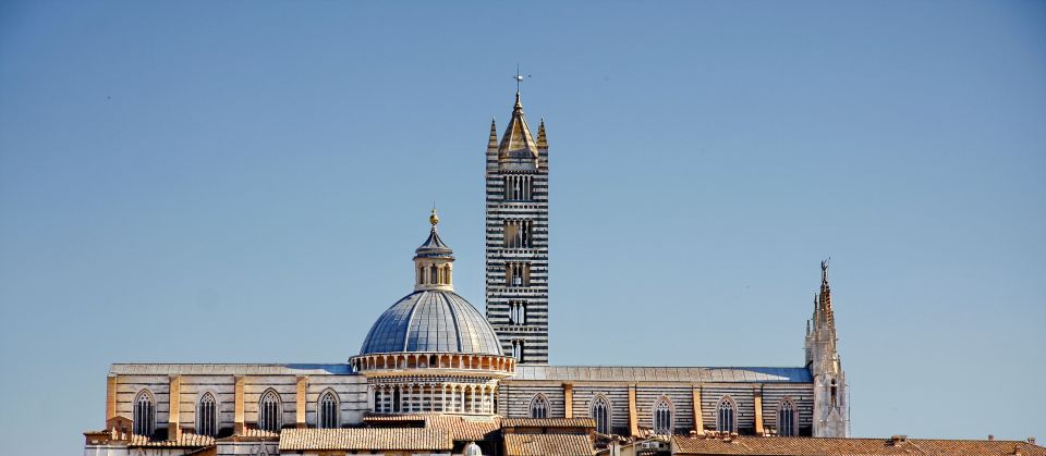 Der Dom von Siena zählt mit seiner reich geschmückten Fassade zu den eindrucksvollsten gotischen Sakralbauten Italiens.